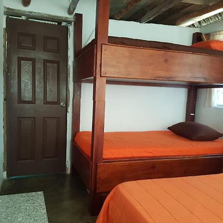 Mi Casa En La Playa Panzió Escuintla Kültér fotó