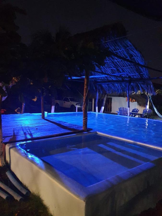 Mi Casa En La Playa Panzió Escuintla Kültér fotó