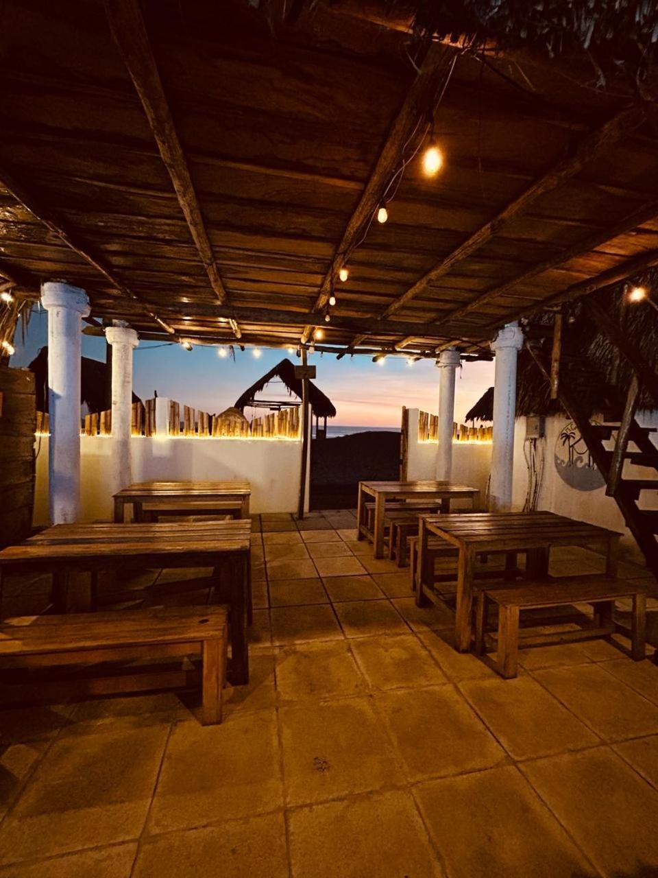 Mi Casa En La Playa Panzió Escuintla Kültér fotó
